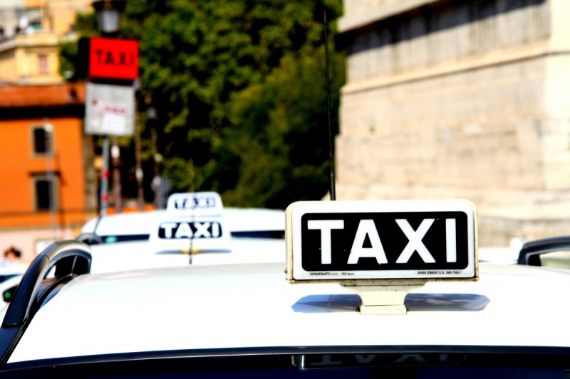 taxis-BREIL SUR ROYA-min_taxi_auto_rome_road_white-1051610